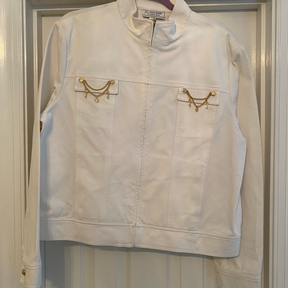 St. John women’s jacket w/ gold chain detail